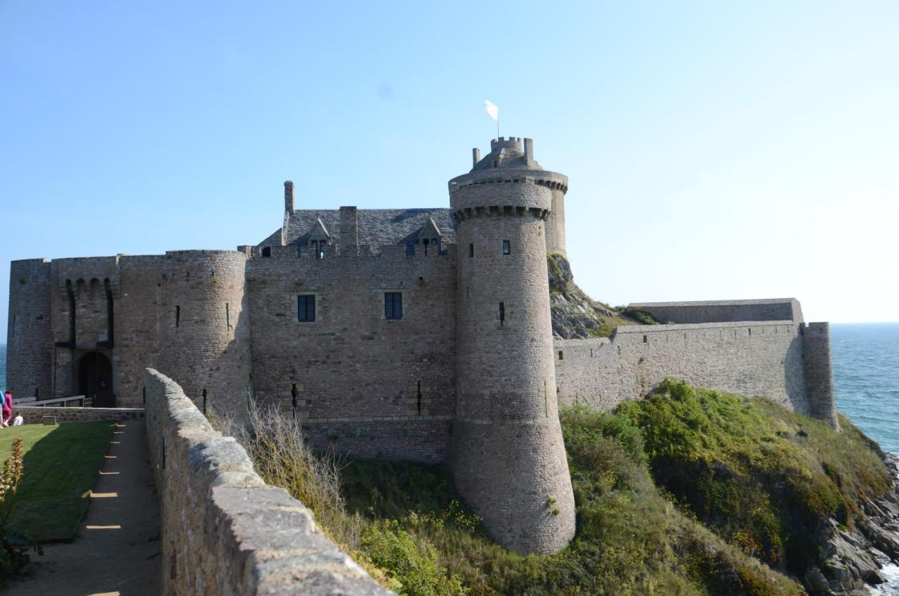 Bleu Outremer Saint-Cast-le-Guildo Esterno foto